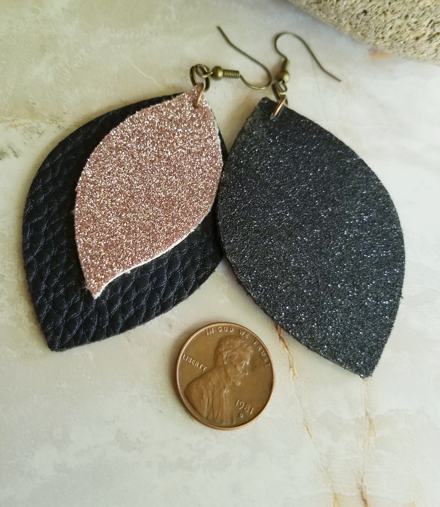 Earrings/ Wire Leather